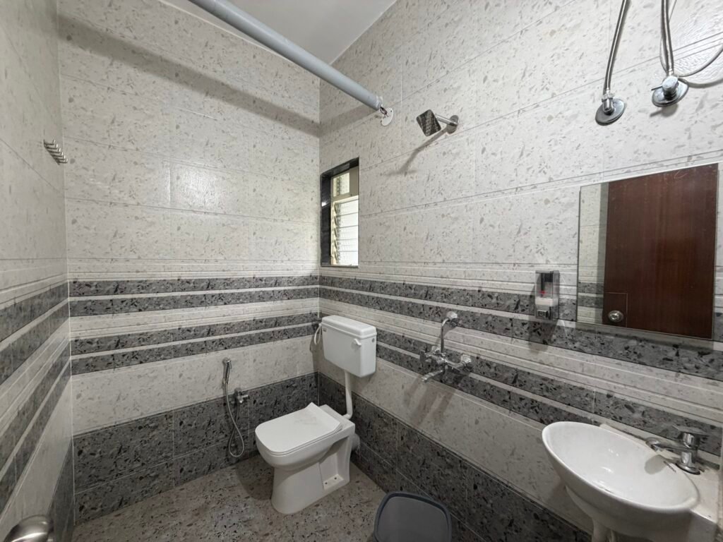 Nandan Villa Karjat, Bedroom 1 ensuite