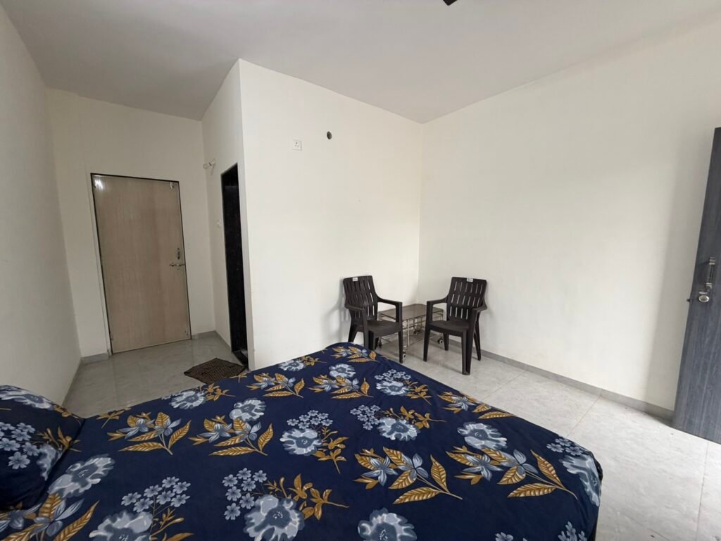 Nandan Villa Karjat, Bedroom 2 doors