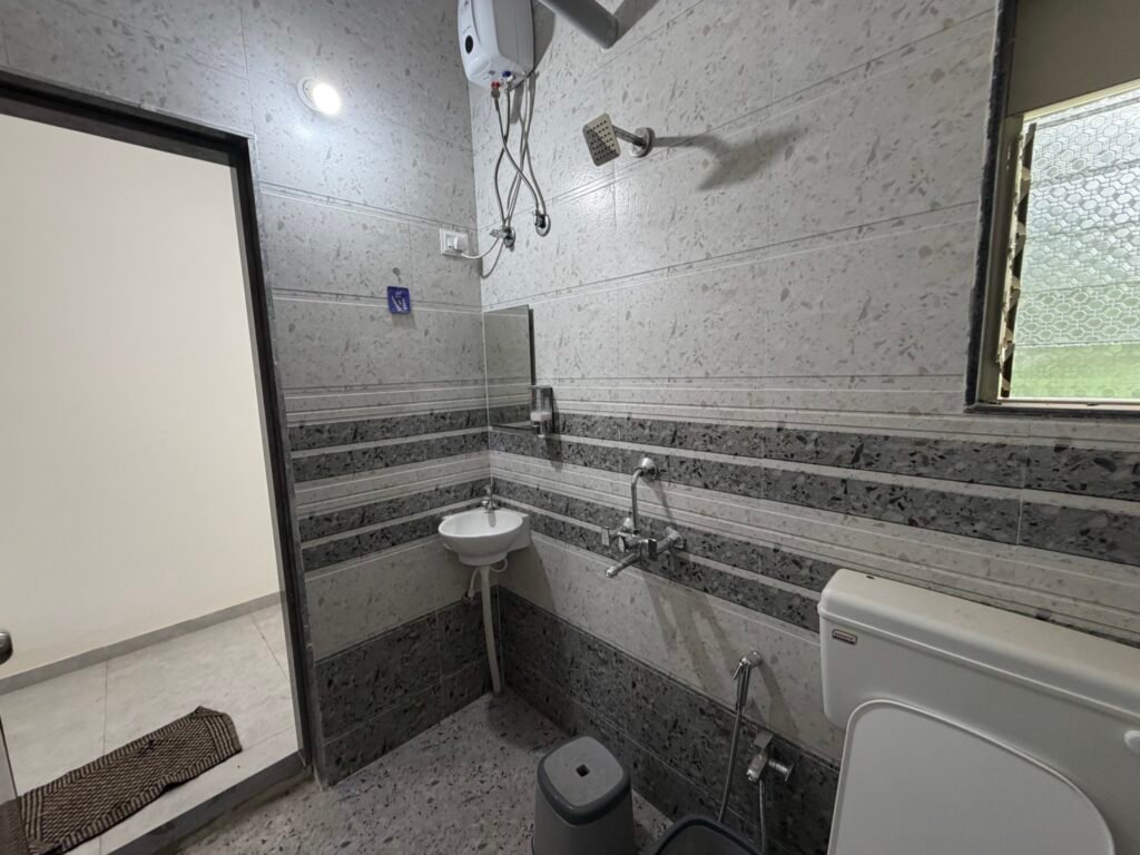 Nandan Villa Karjat, Bedroom 2 ensuite second view