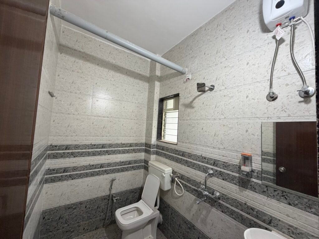 Nandan Villa Karjat, Bedroom 3 ensuite second view