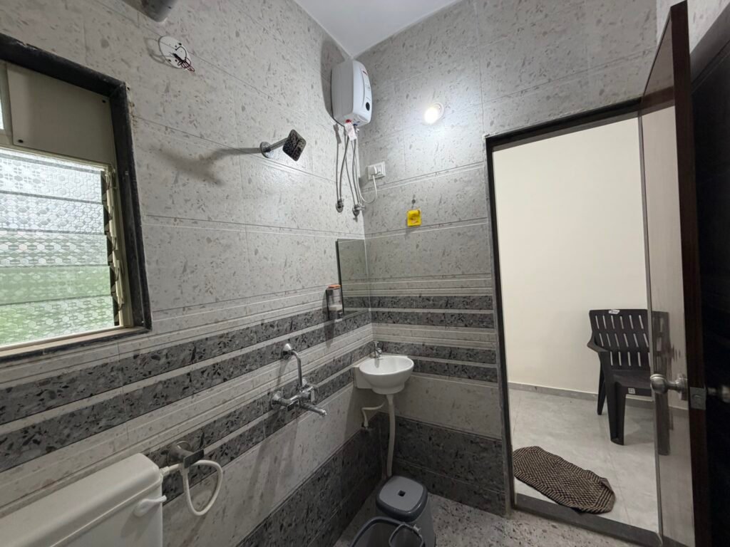Nandan Villa Karjat, Bedroom 3 ensuite basin
